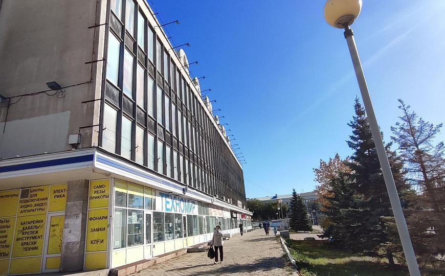Центр города торговый центр со своей парковкой фото