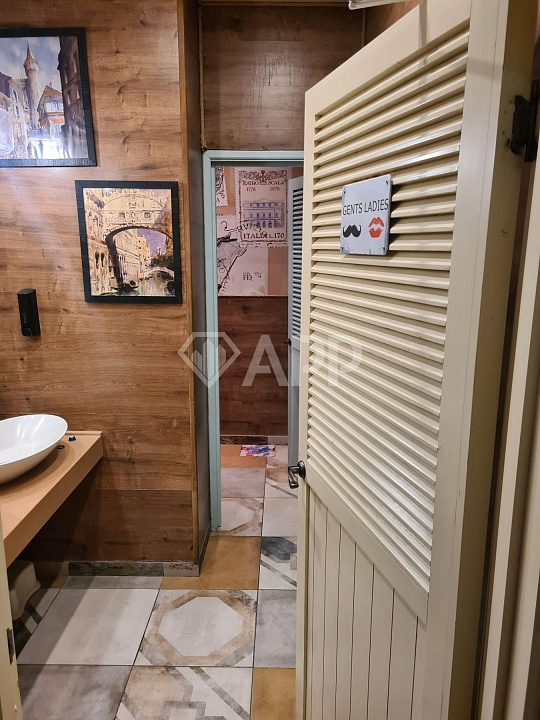 Ресторан «под ключ» 2 шага от метро!  500 м² + летняя веранда! фото