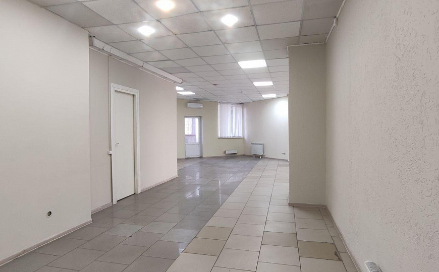 Офис в центре, 82 м2 с балконом фото
