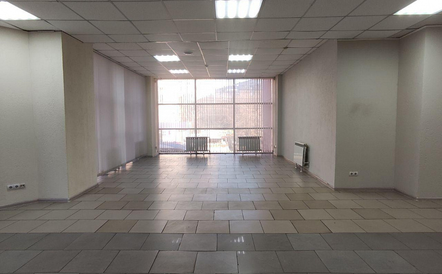 Офис в центре, 82 м2 с балконом фото