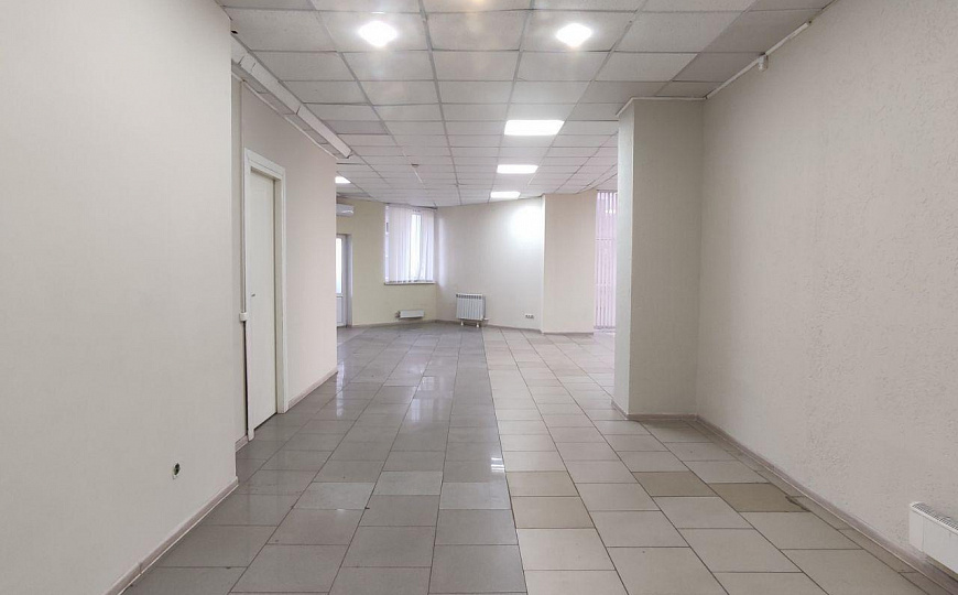 Офис в центре, 82 м2 с балконом фото