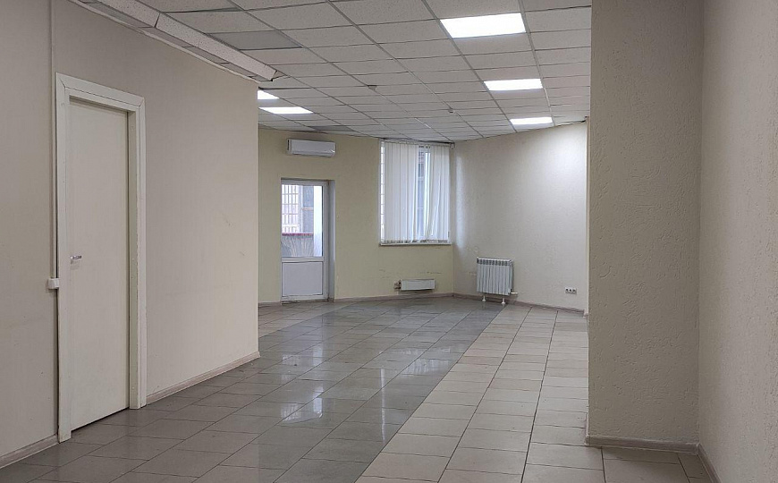 Офис в центре, 82 м2 с балконом фото