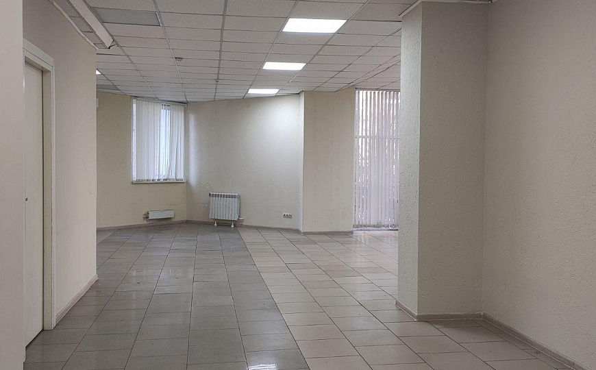 Офис в центре, 82 м2 с балконом фото