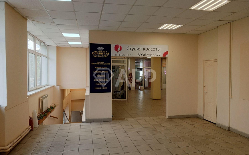 Помещение в локальном ТЦ 268м² фото