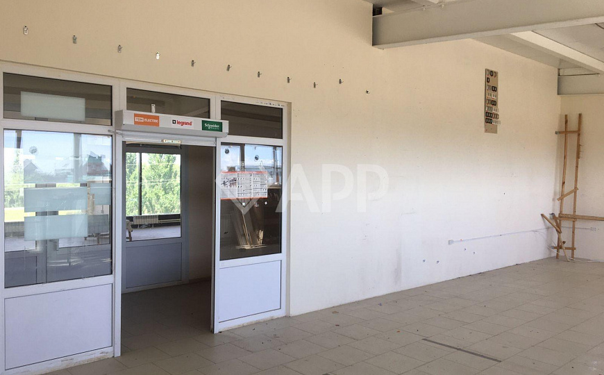 Продается отдельно стоящее здание с арендаторами 2 203 м² фото