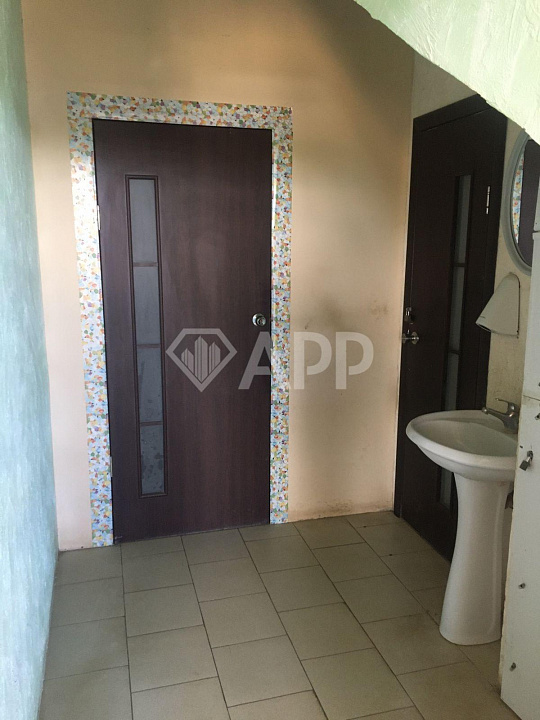 Продается отдельно стоящее здание с арендаторами 2 203 м² фото