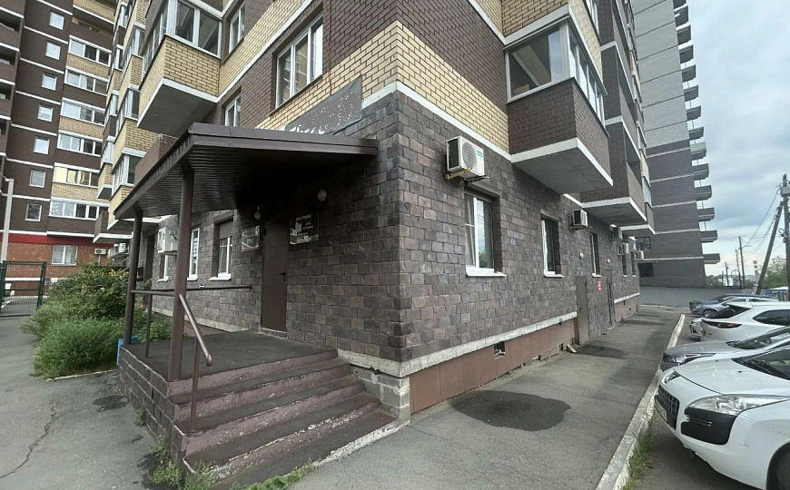 Помещение рядом с магнитом фото