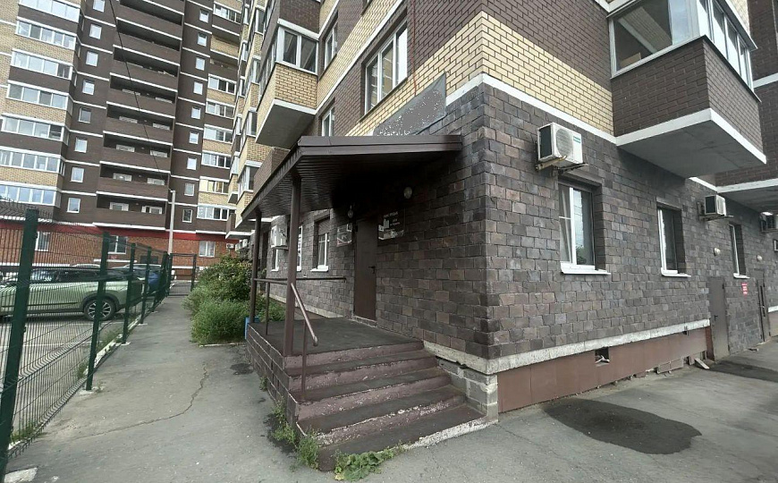 Помещение рядом с магнитом фото