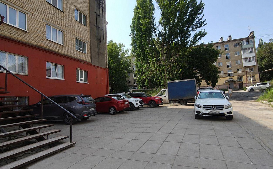 Офис с парковкой, 37 м2 фото