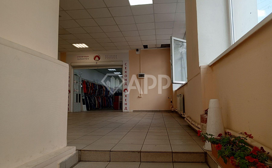 Помещение в локальном ТЦ 268м² фото