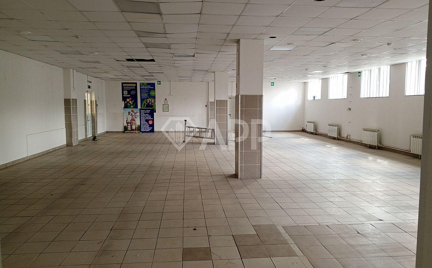 Помещение в локальном ТЦ 268м² фото