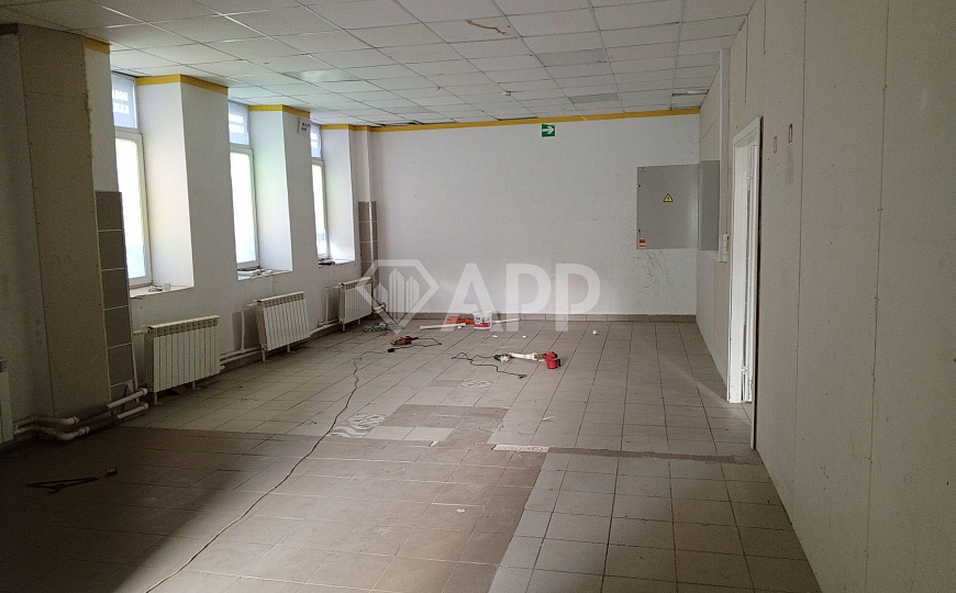 Помещение в локальном ТЦ 268м² фото