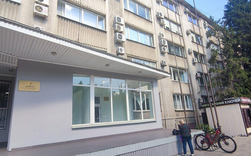 Офисный центр в центре города фото
