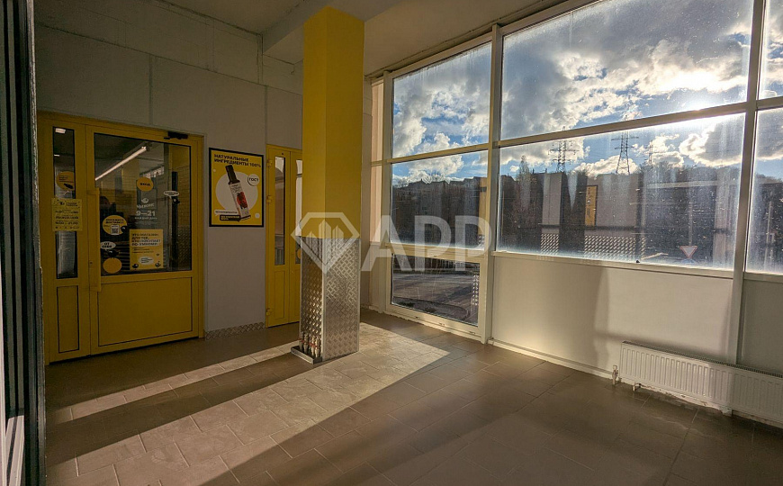 Сдам торговое помещение, 130 м² фото