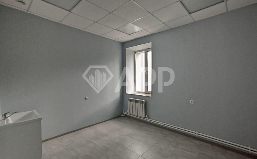 Сдаётся кабинет 15 кв.м с окном и раковиной фото