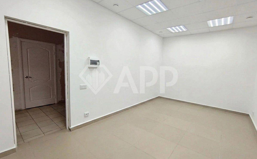 Сдаётся кабинет 15 кв.м с окном и раковиной фото