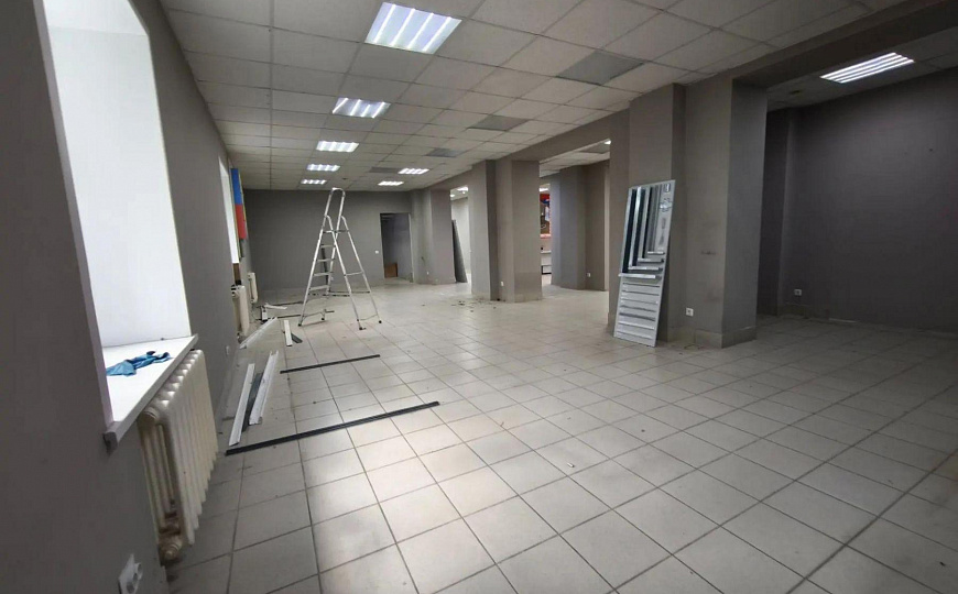 Сдается в аренду универсальное помещение 160 м² на первой линии! фото