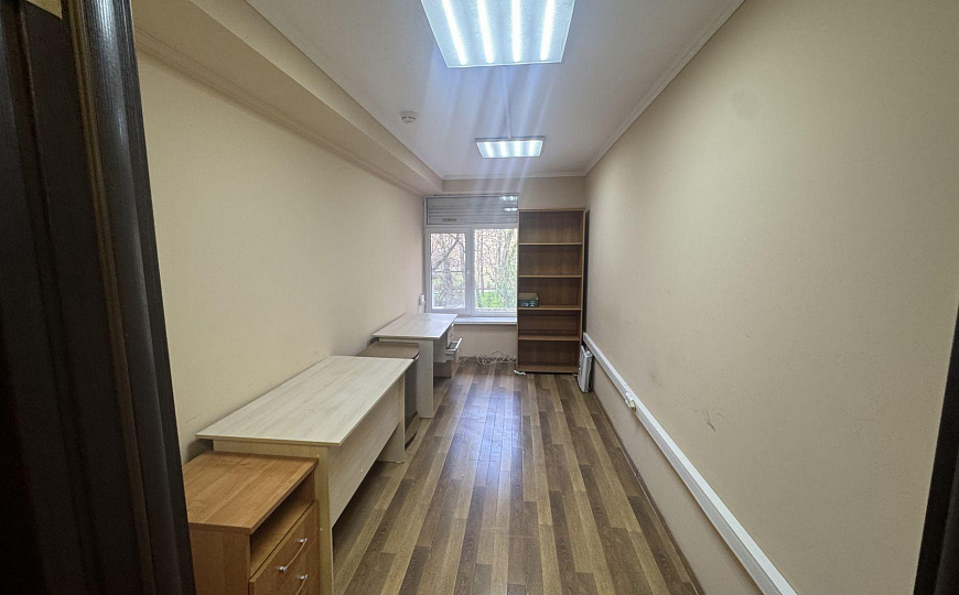 Сдаю офис с ремонтом и парковкой и мебелью центр, 90 м² фото