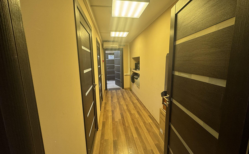 Сдаю офис с ремонтом и парковкой и мебелью центр, 90 м² фото
