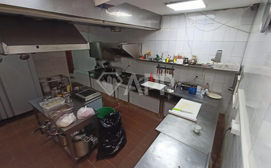 Продам помещение 250 кв.м. в цоколе на центральной улице Сочи фото