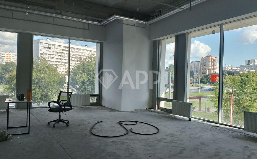 Сдам 181 м² рядом с метро! фото