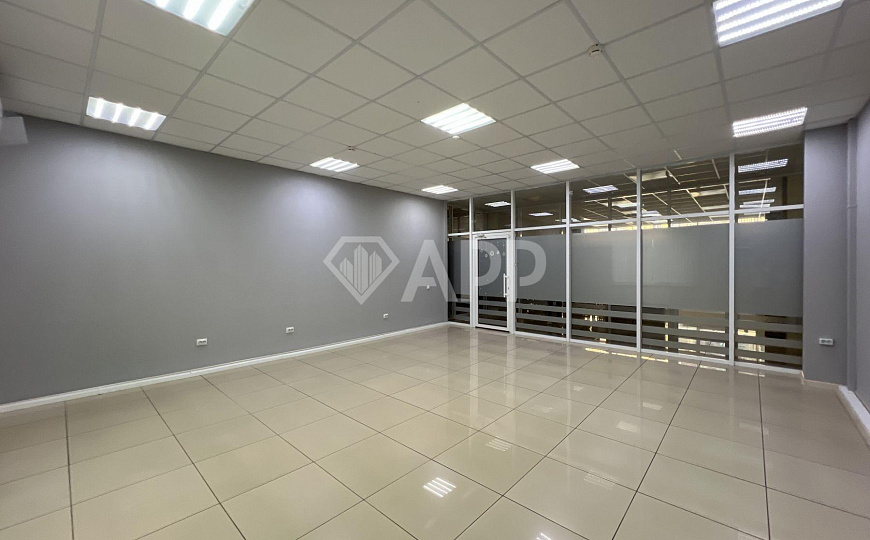 Сдаю офис с ремонтом на 1 линии в современном БЦ, 56,8 м² фото