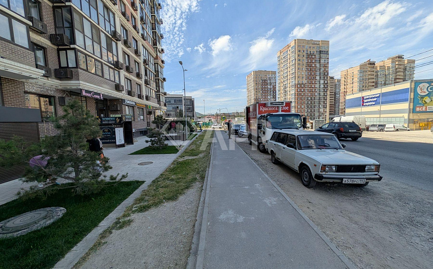 Сдам торговое помещение, 72 м² фото