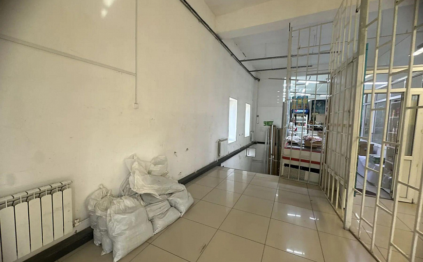 Отдельно стоящее здание 1279,5 м² фото