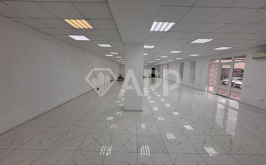 Сдам торговое помещение, 220 м² фото