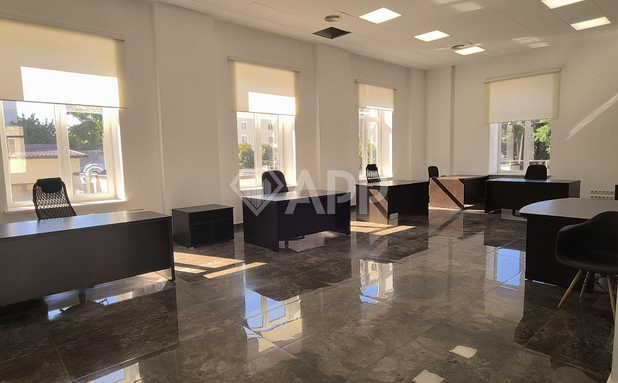 Сдаю офис с ремонтом  238 м² фото