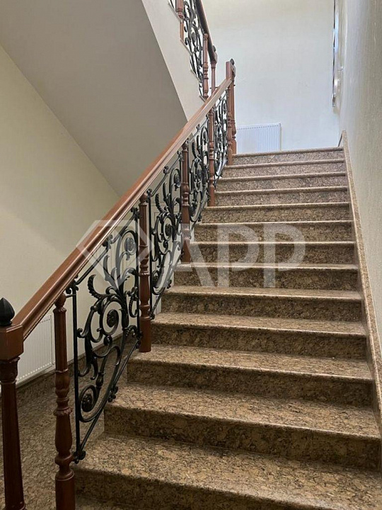 Сдаю офис с ремонтом  238 м² фото