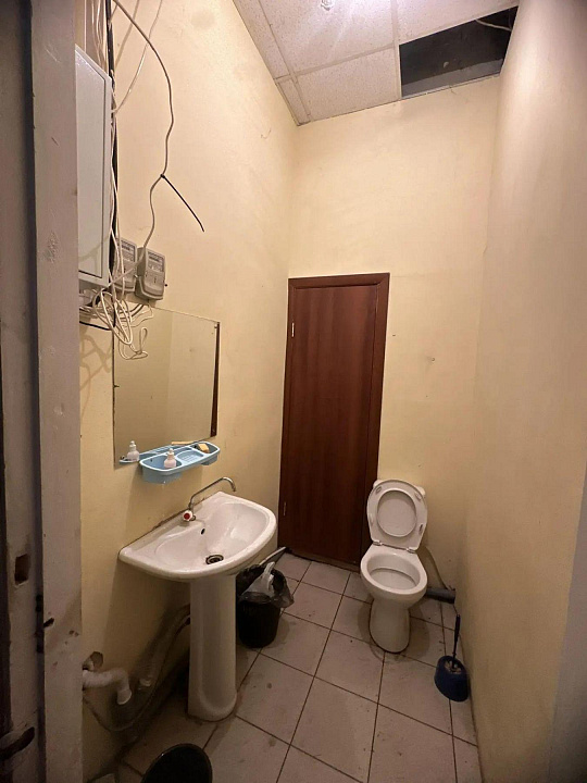 Продам отдельно стоящее здание, 667.4 м² с земельным участком фото