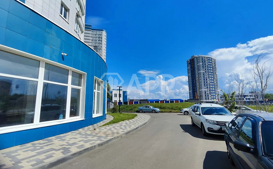 Продаю торговые помещения на 1 этаже, от 38 до 335 м² фото