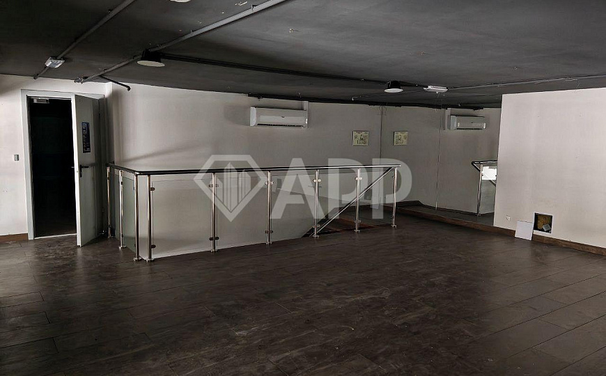 Сдам торговое помещение, 337,1 м².2 этажа.  фото