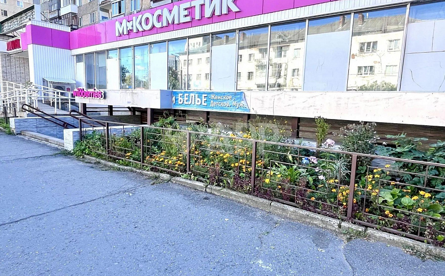 Продаётся 558м² торгово-офисных площадей, частично с арендаторами фото