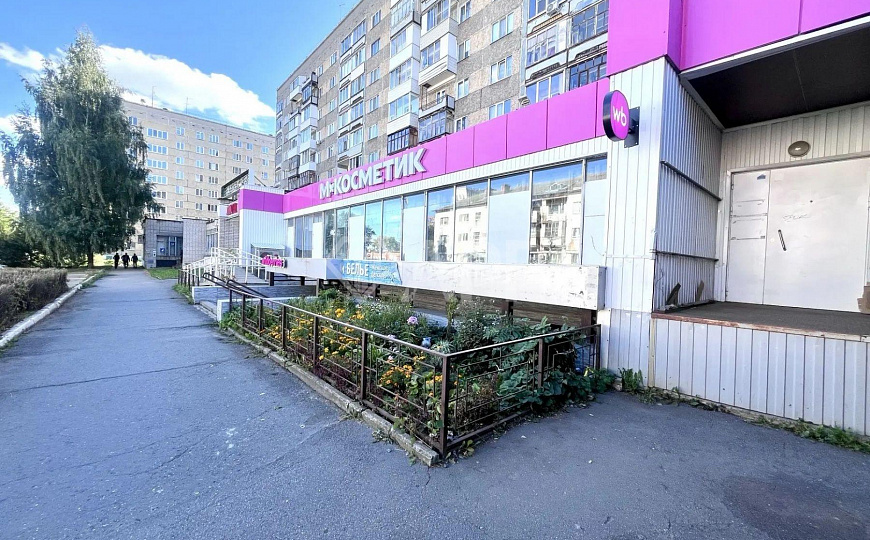 Продаётся 558м² торгово-офисных площадей, частично с арендаторами фото