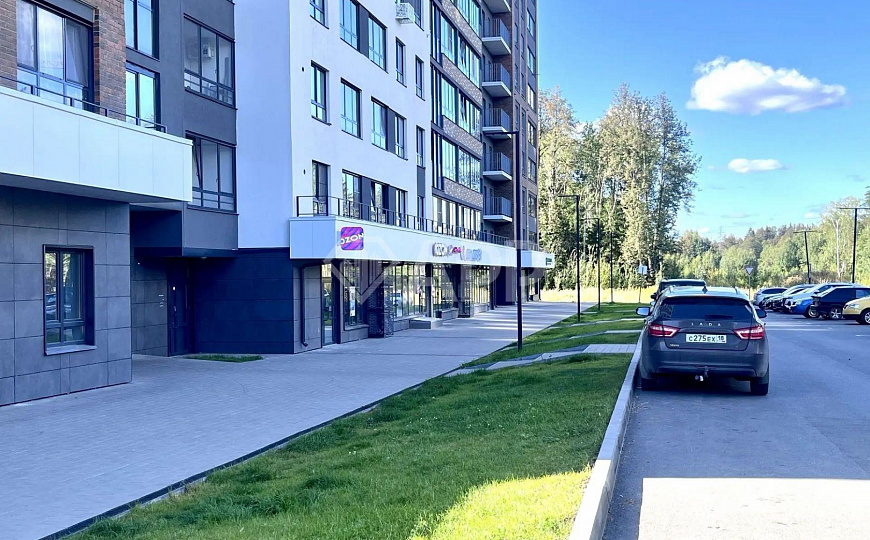 Аренда помещения под магазин, услуги, цветы, салон с ремонтом  в ЖК Регард фото