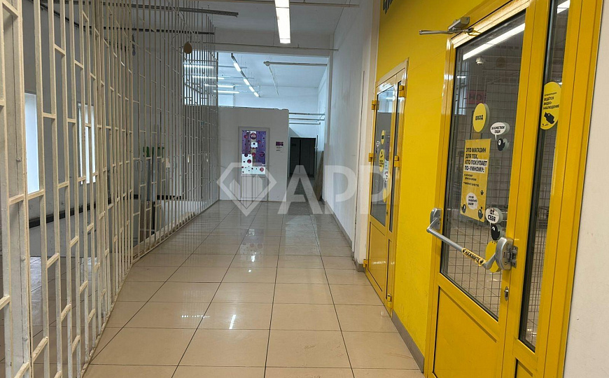 Отдельно стоящее здание 1279,5 м² фото