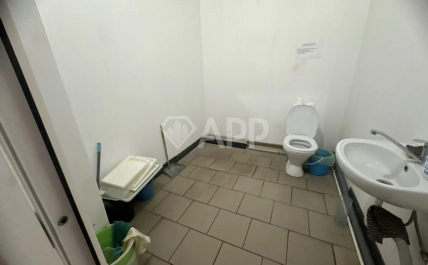 Отдельно стоящее здание 1279,5 м² фото