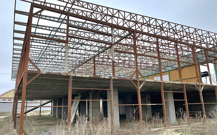 Здание с земельным участком, 2000 кв.м фото
