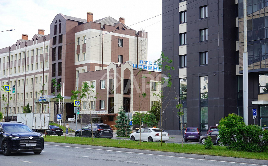 Сдам торговое помещение (104 м²) в ЖК бизнес-класса фото