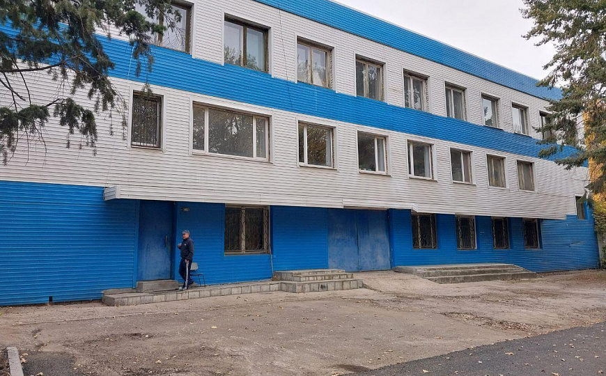 Здание, 3 этажа, с землей. 2876 кв.м фото