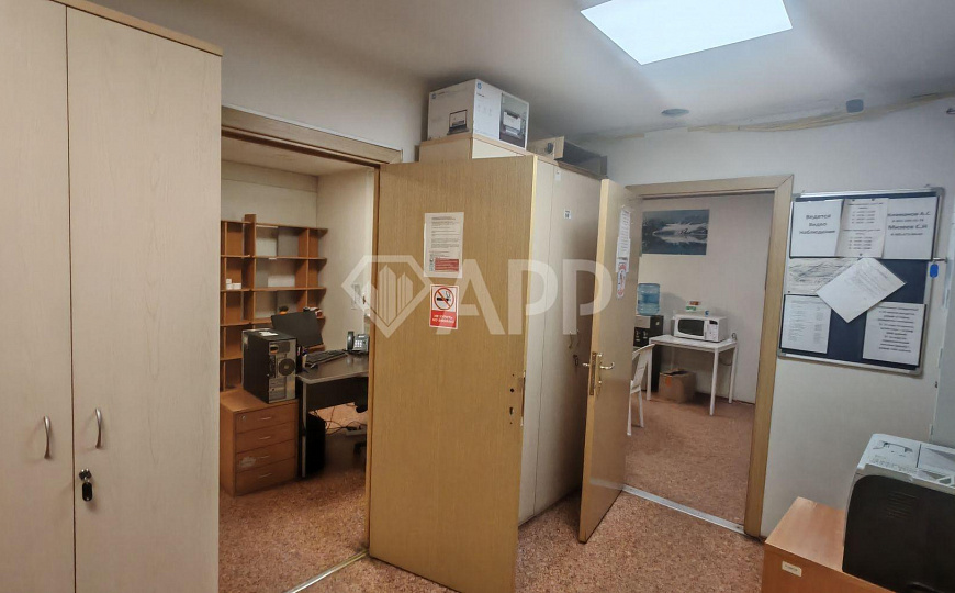 Сдам склад  1 700 м² с высокими потолками 10 метров.  фото