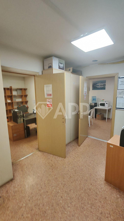 Сдам склад  1 700 м² с высокими потолками 10 метров.  фото