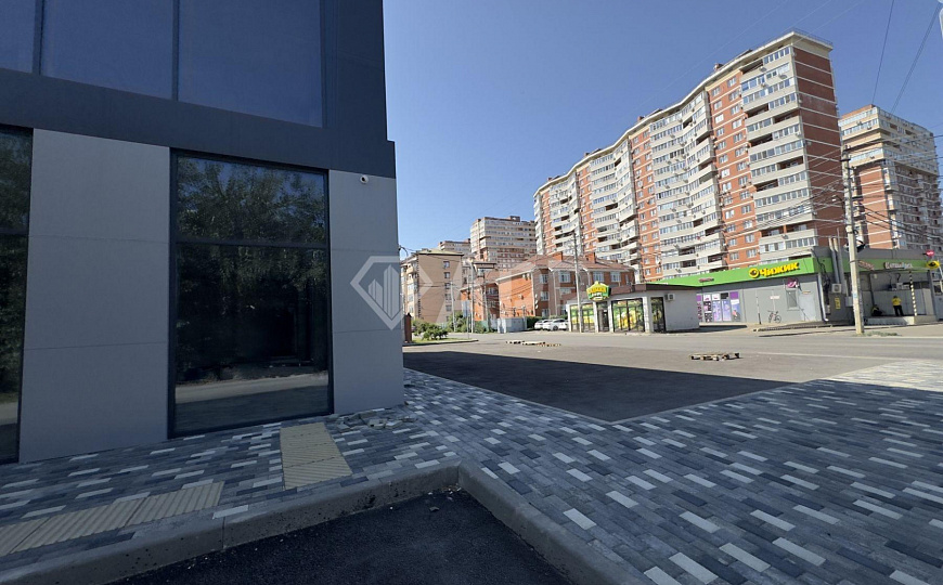 Сдам отдельно стоящее здание, 880 м² фото
