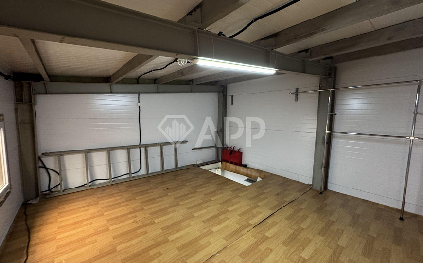 Сдаю торговое помещение, до  700 м² фото