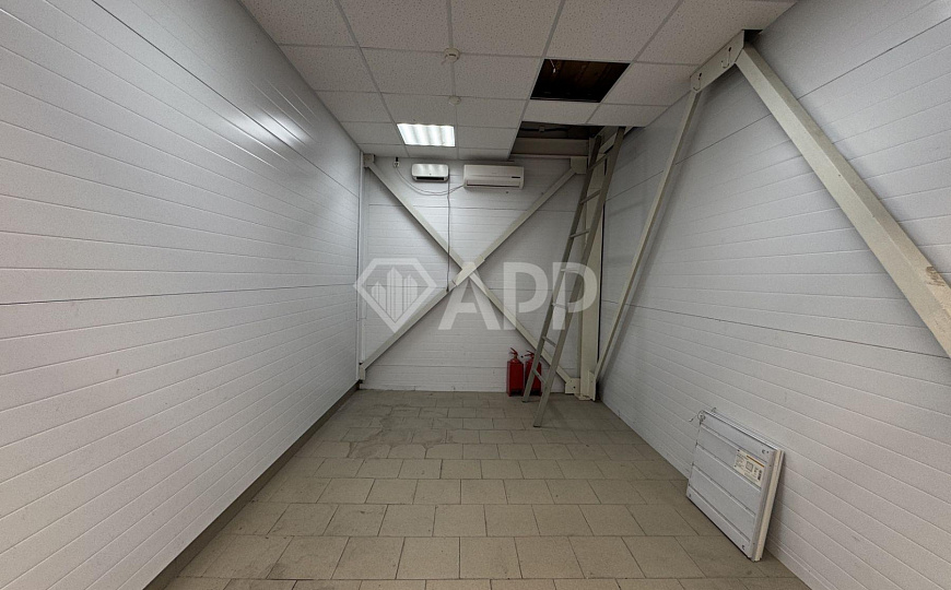 Сдаю торговое помещение, до  700 м² фото