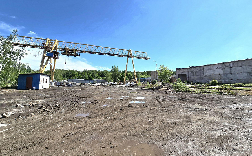 Площадка с козловым краном и ж/д, 3 000 м² фото