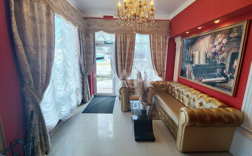 Продаю гостиницу с сетевым арендатором в центре, 585 м² фото