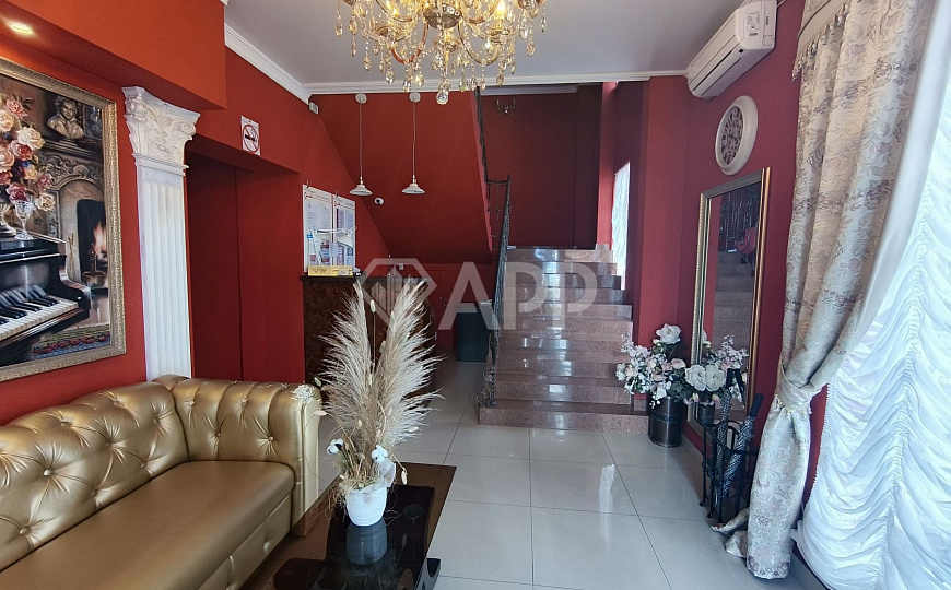 Продаю гостиницу с сетевым арендатором в центре, 585 м² фото
